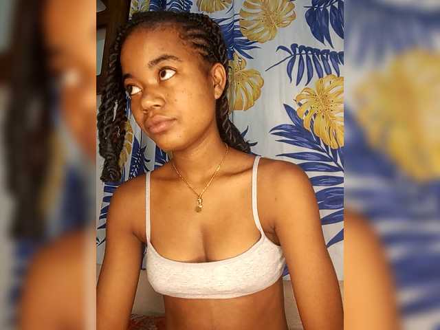 Chanel95's BongaCams show and profile