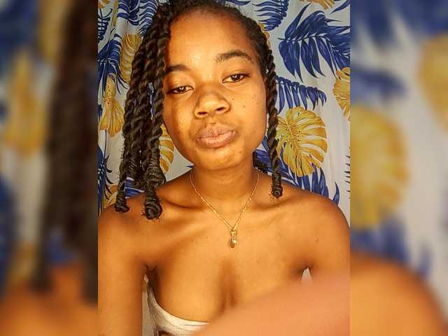 Chanel95's BongaCams show and profile