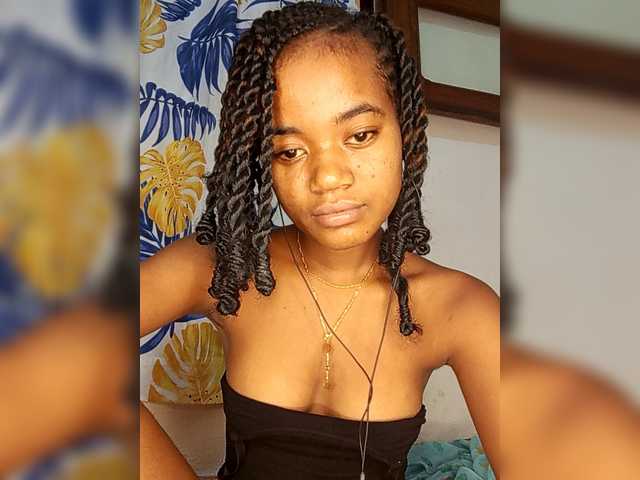 Chanel95's BongaCams show and profile