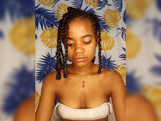 Chanel95's BongaCams show and profile