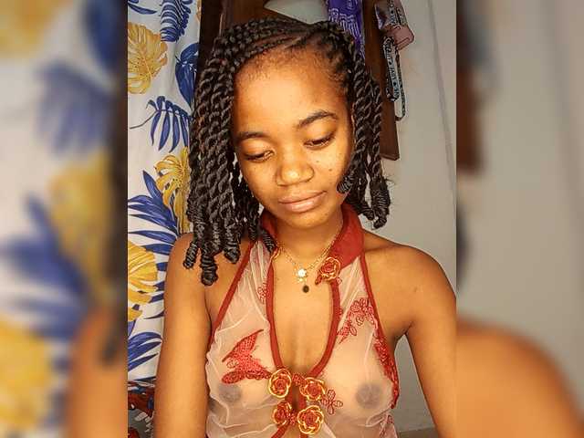 Chanel95's BongaCams show and profile