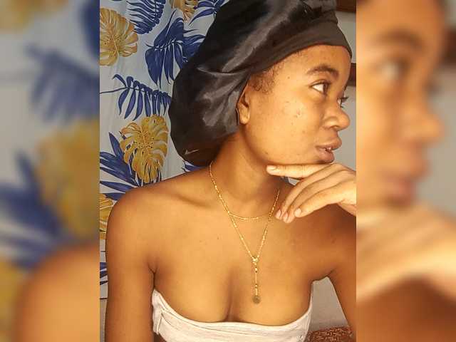 Chanel95's BongaCams show and profile