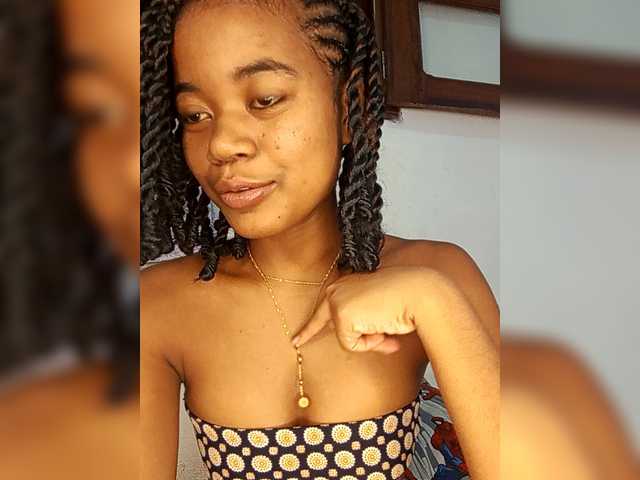 Chanel95's BongaCams show and profile