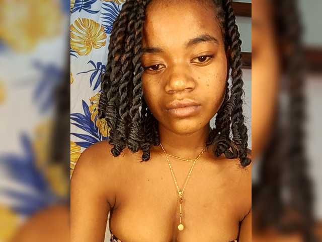 Chanel95's BongaCams show and profile