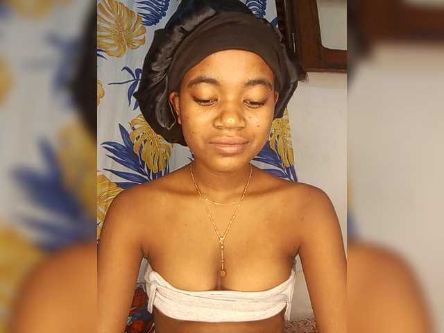 Chanel95's BongaCams show and profile