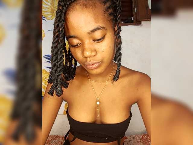 Chanel95's BongaCams show and profile