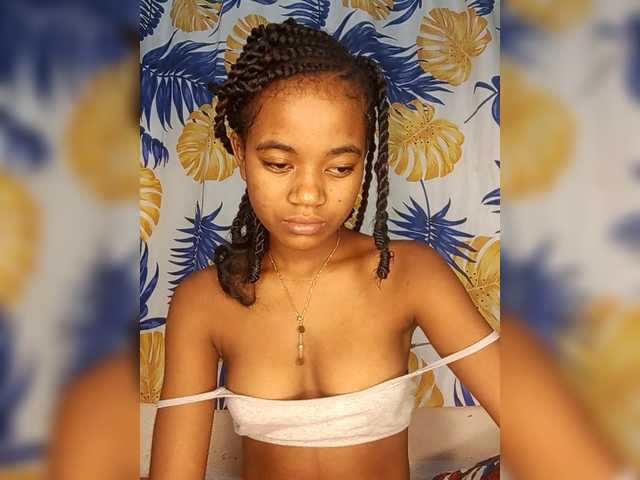 Chanel95's BongaCams show and profile