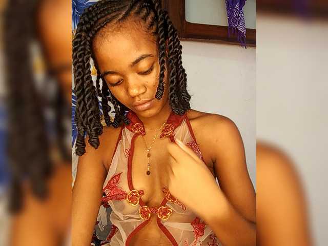 Chanel95's BongaCams show and profile