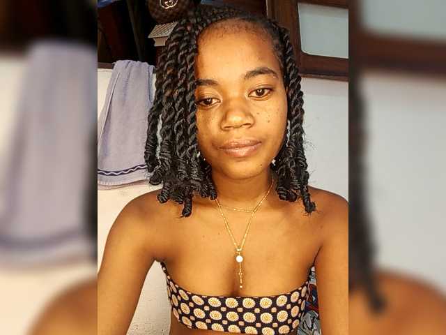 Chanel95's BongaCams show and profile