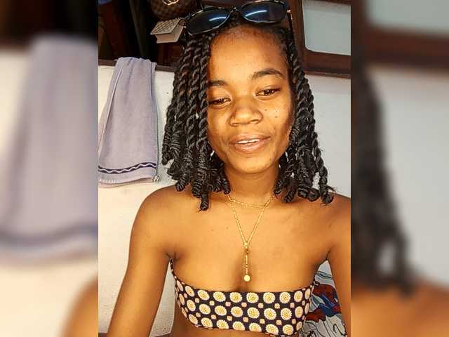 Chanel95's BongaCams show and profile