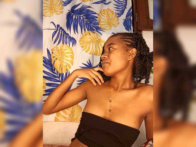 Chanel95's BongaCams show and profile