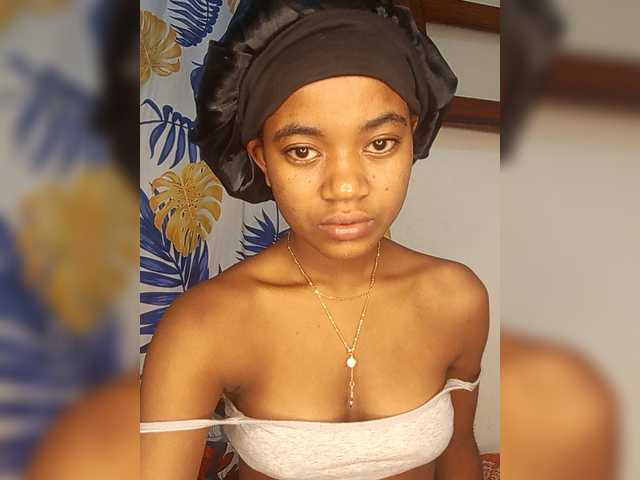 Chanel95's BongaCams show and profile