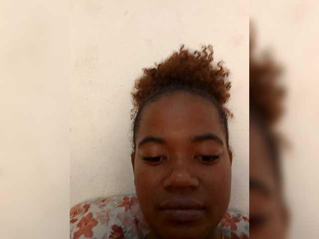 le modèle Chanel95 est en webcam porno dans un show sur le site bongacams, il possède les tags suivants: Ebony,Redhead,Trimmed