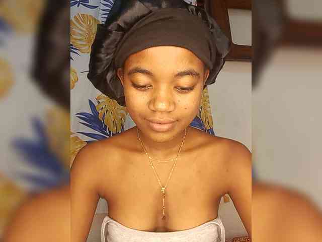 Chanel95 Live Webcam on BongaCams