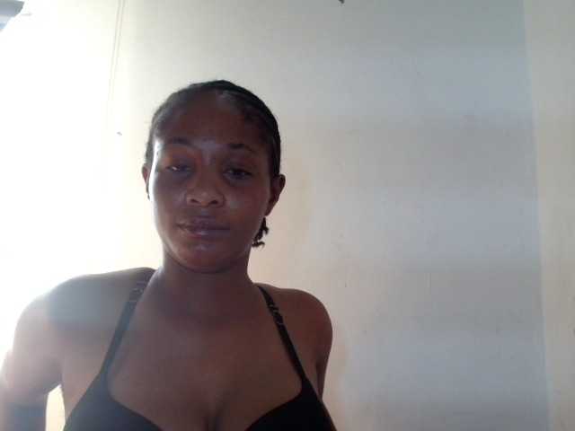 le modèle Drippingnwet est en webcam porno dans un show sur le site bongacams, il possède les tags suivants: Ebony,Brunette,Trimmed