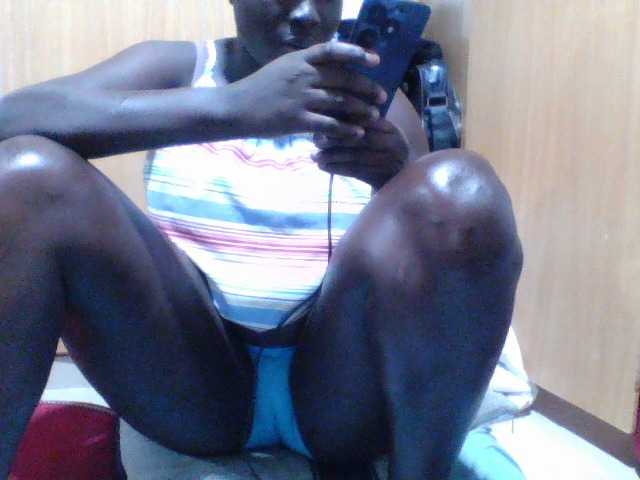 le modèle Melaningirl est en webcam porno dans un show sur le site bongacams, il possède les tags suivants: Ebony,Brunette,Hairy