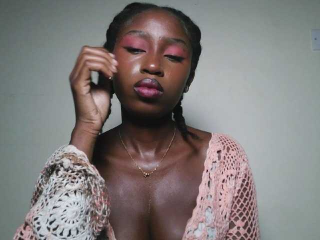 Sexxytrinityy's BongaCams show and profile