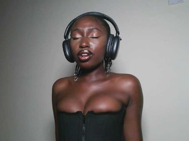 Sexxytrinityy's BongaCams show and profile