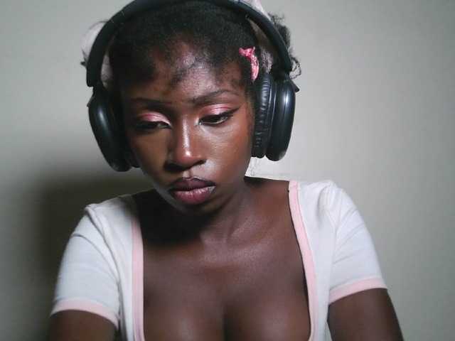 Sexxytrinityy's BongaCams show and profile