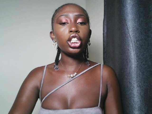 Sexxytrinityy's BongaCams show and profile