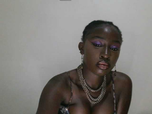 Sexxytrinityy's BongaCams show and profile