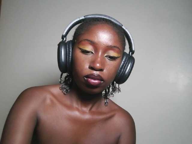 Sexxytrinityy's BongaCams show and profile