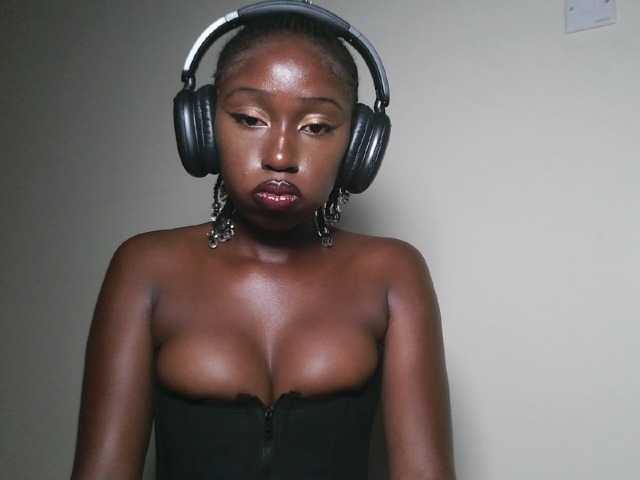 Sexxytrinityy's BongaCams show and profile