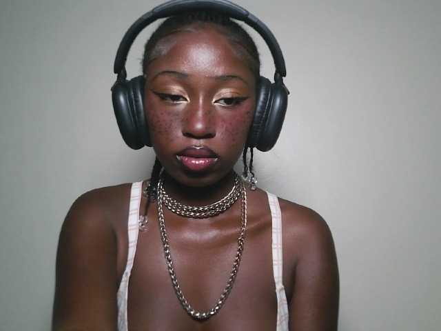 Sexxytrinityy's BongaCams show and profile