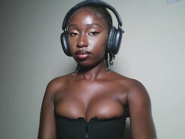 Sexxytrinityy's BongaCams show and profile