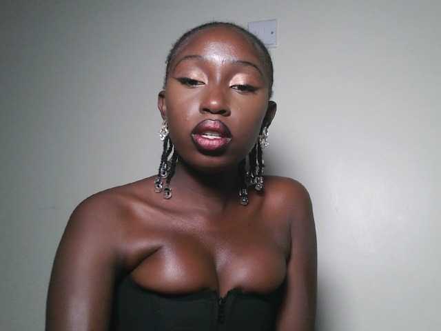 Sexxytrinityy's BongaCams show and profile