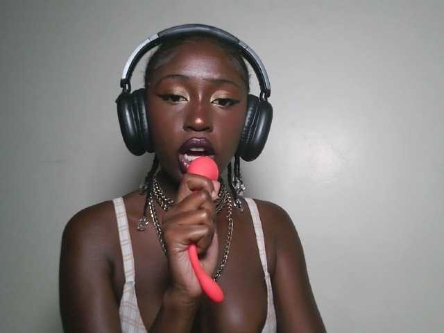 Sexxytrinityy's BongaCams show and profile