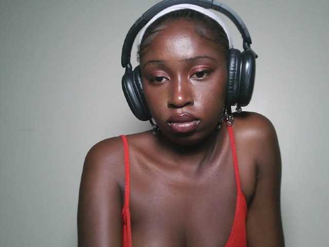 Sexxytrinityy's BongaCams show and profile