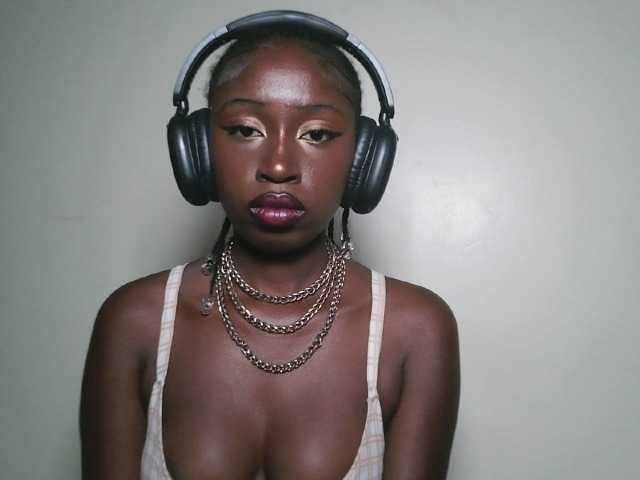 Sexxytrinityy's BongaCams show and profile