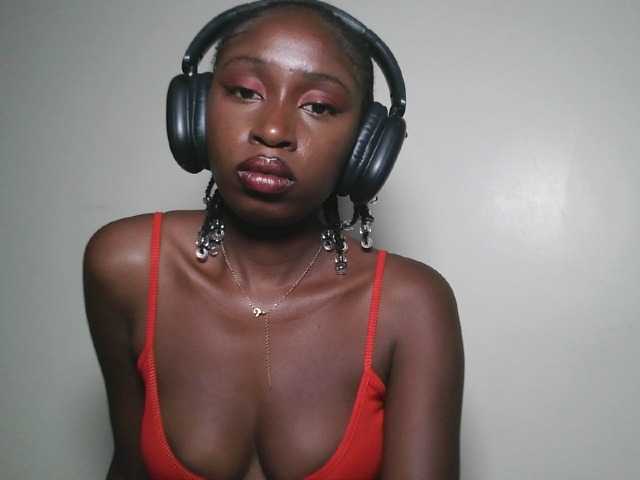 Sexxytrinityy's BongaCams show and profile