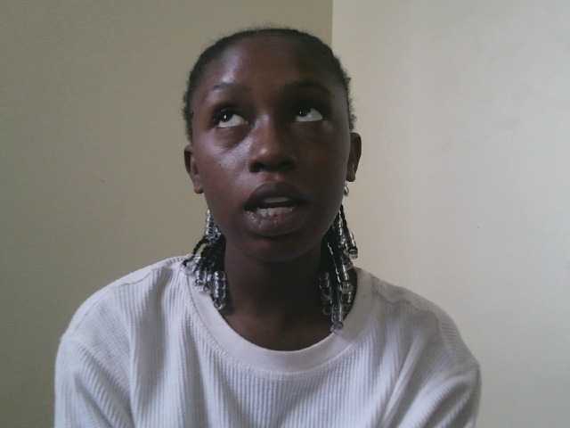 le modèle Boughie-birdy est en webcam porno dans un show sur le site bongacams, il possède les tags suivants: Ebony,Brunette,Trimmed