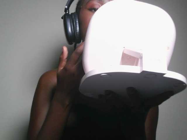 Sexxytrinityy's BongaCams show and profile