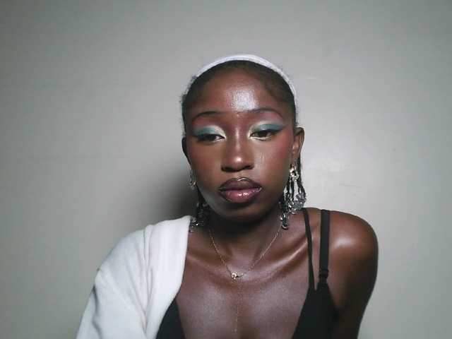 Sexxytrinityy's BongaCams show and profile