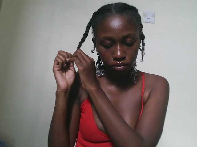 le modèle Boughie-birdy est en webcam porno dans un show sur le site bongacams, il possède les tags suivants: Ebony,Brunette,Trimmed