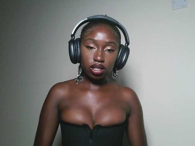 Sexxytrinityy's BongaCams show and profile