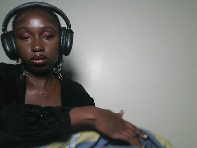 Sexxytrinityy's BongaCams show and profile