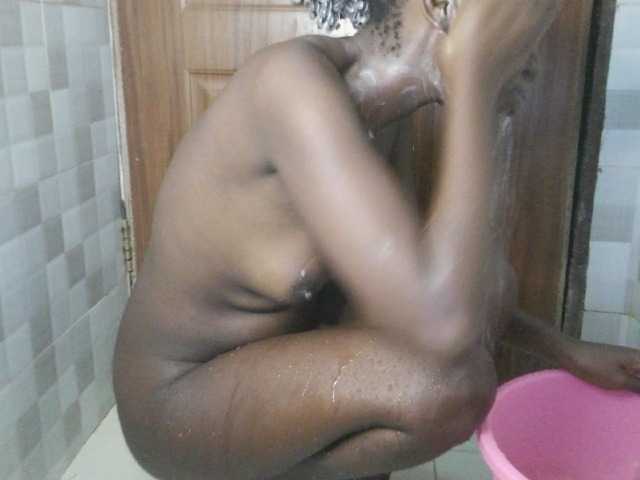 le modèle Boughie-birdy est en webcam porno dans un show sur le site bongacams, il possède les tags suivants: Ebony,Brunette,Trimmed