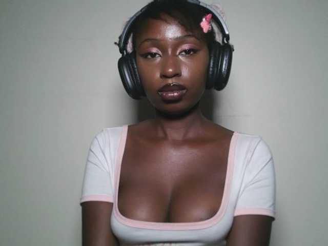 Sexxytrinityy's BongaCams show and profile