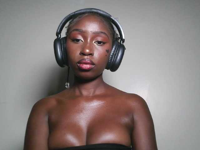 Sexxytrinityy's BongaCams show and profile