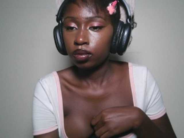 Sexxytrinityy's BongaCams show and profile