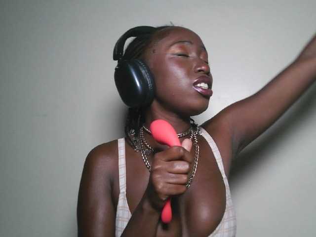 Sexxytrinityy's BongaCams show and profile