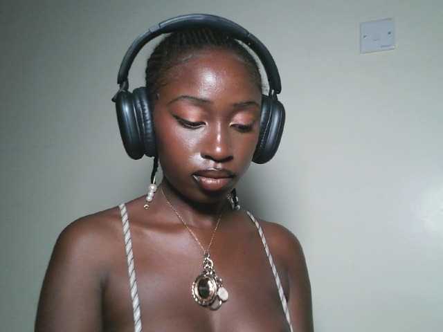 Sexxytrinityy's BongaCams show and profile