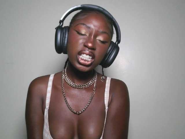 Sexxytrinityy's BongaCams show and profile