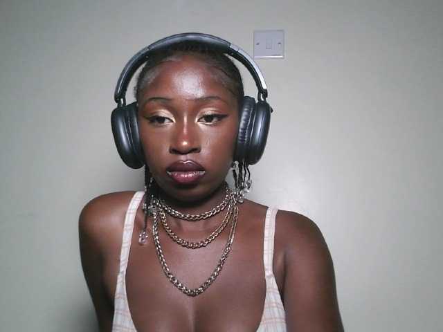 Sexxytrinityy's BongaCams show and profile