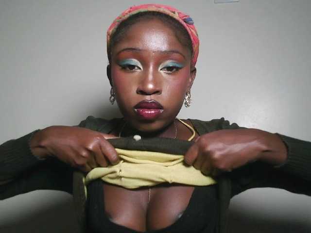 Sexxytrinityy's BongaCams show and profile