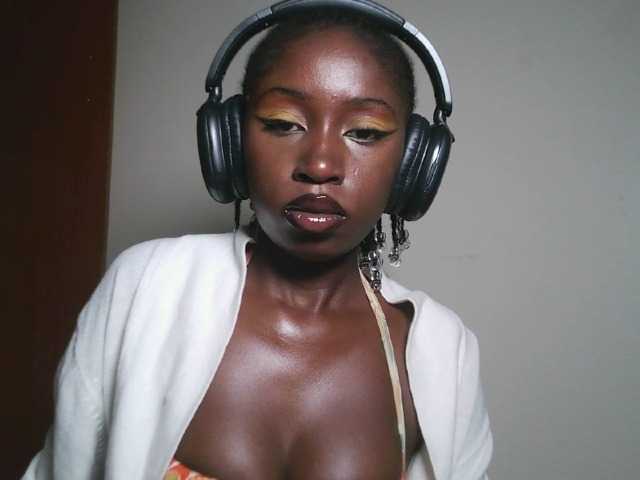 Sexxytrinityy's BongaCams show and profile